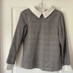 Collared long sleeve top.
